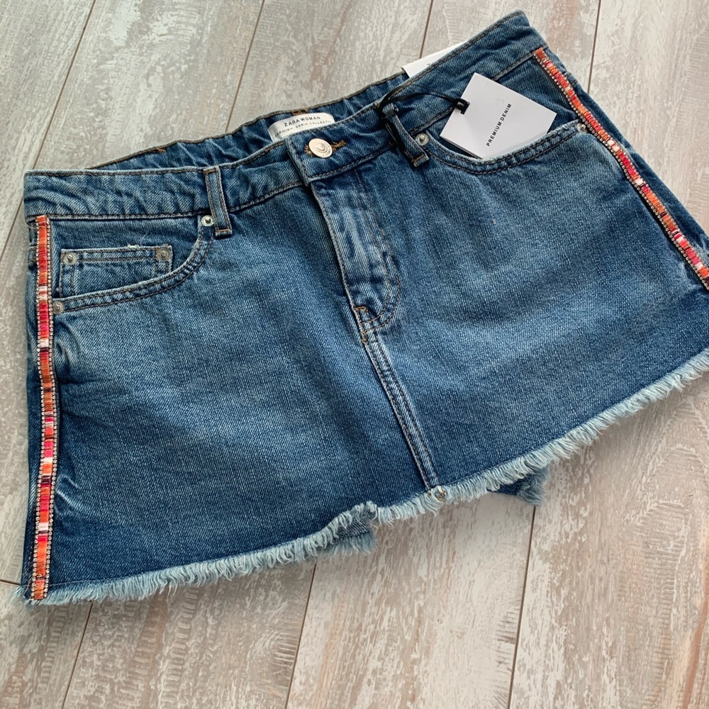 NWT 🥰HP🥰ZARA embellished skort. Size 2.